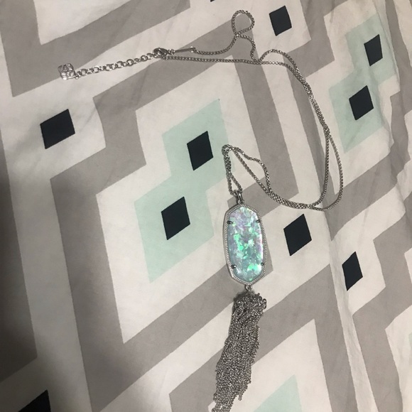Kendra Scott mint iridescent Rayne necklace - Picture 4 of 6